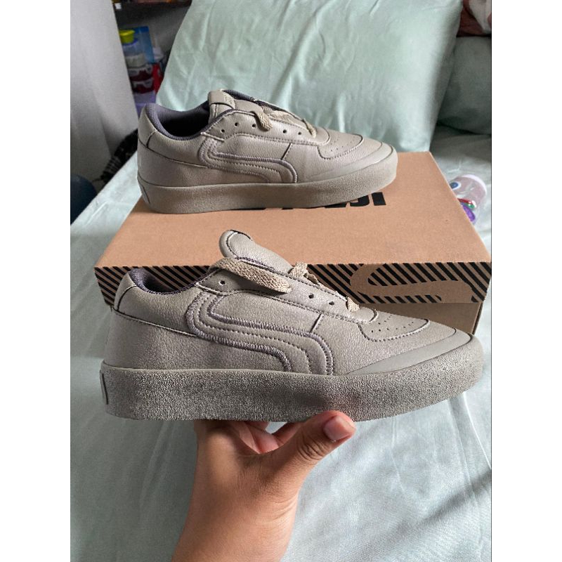 sepatu seji grey