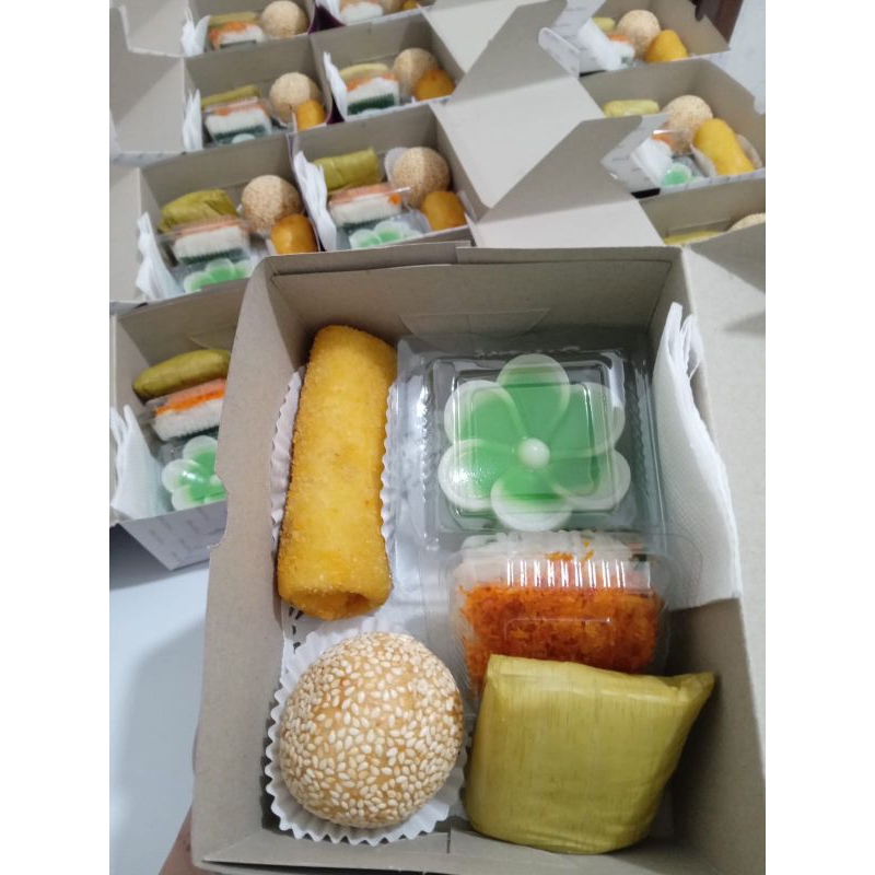 

Snack Box/Paket Snack Box isi 5 kue