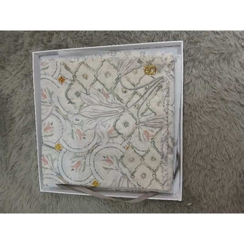 Lawasan Buttonscarves Maharani White