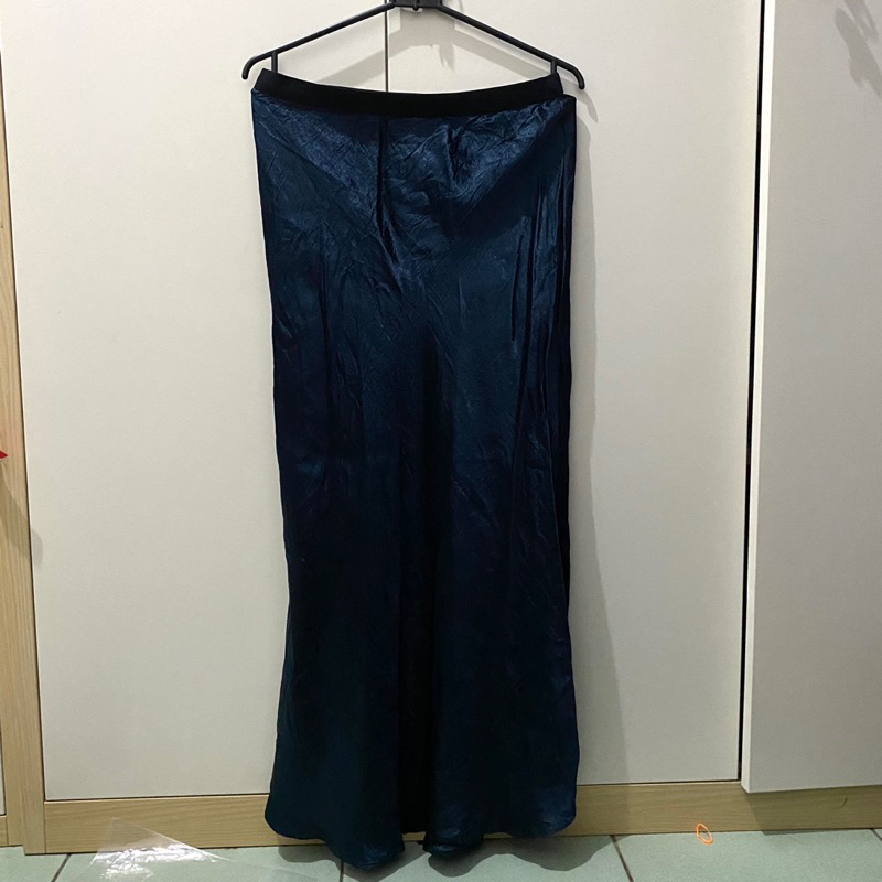 rok / skirt satin wanita preloved