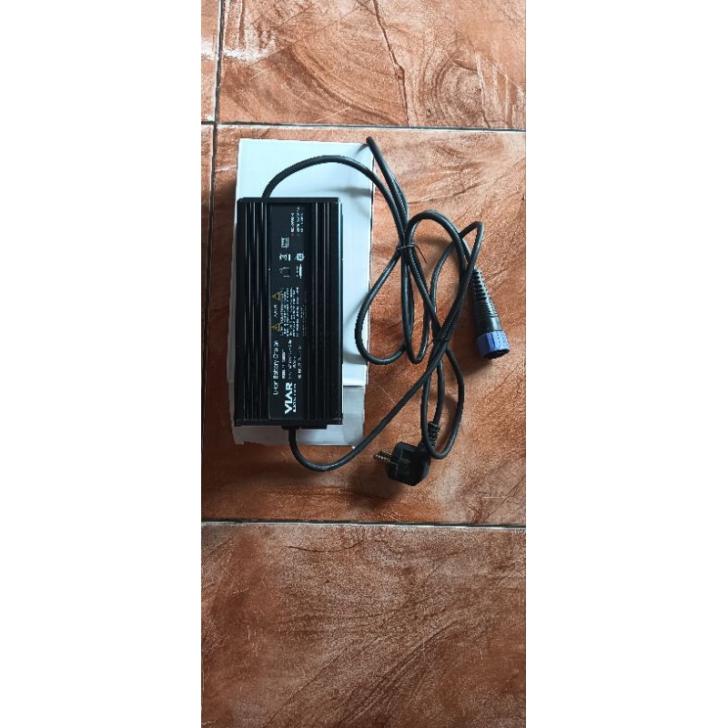 charger original motor listrik Viar Q1 berkualitas asli