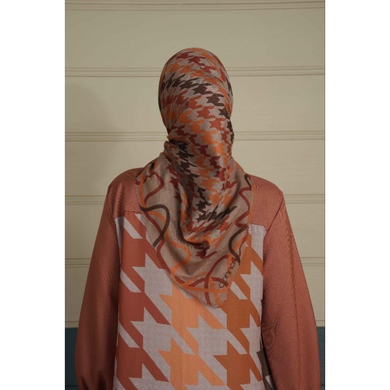 DONNA SCARVES - BRODIE SCARVES CINNAMON