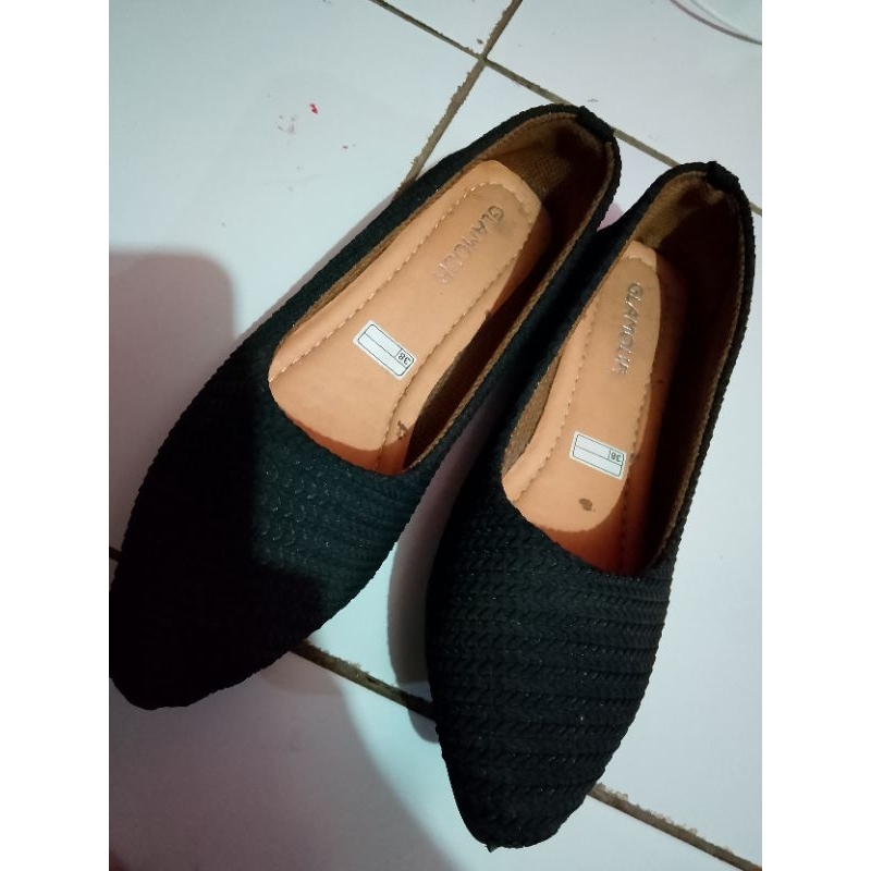 Flat Shoes Hitam