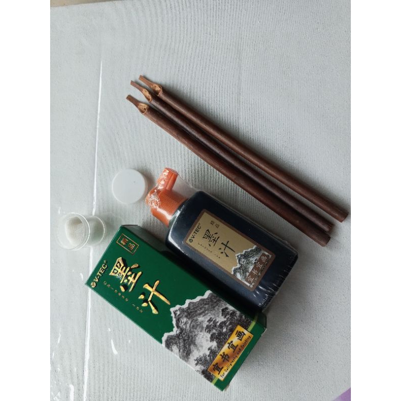 

Paket alat tulis belajar kaligrafi