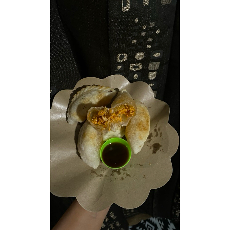 

cireng ayam suwir pedas