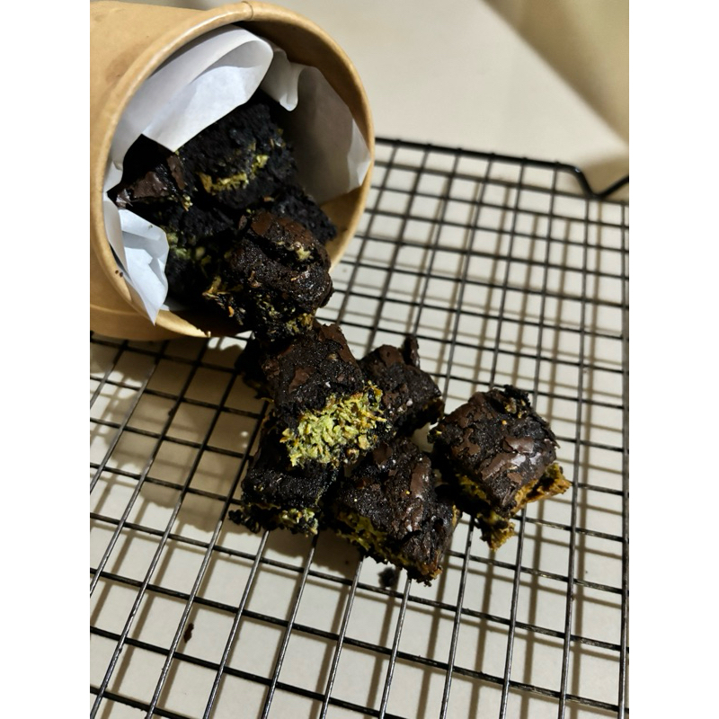 

Brownies Bites Pistachio Kunafa