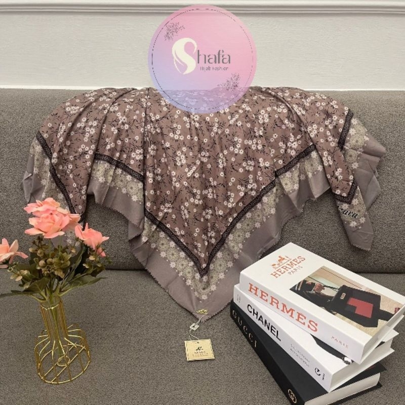 Hijab Segi Empat Motif Azara + Pouch | Hijab Azara | Hijab Motif Premium |