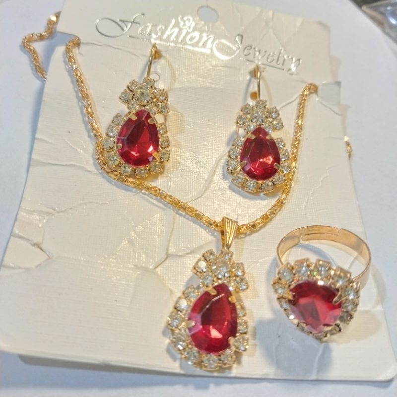 SET PERHIASAN BERLIAN MERAH