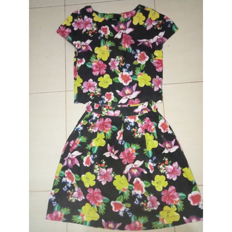 [PRELOVED] One Set Atasan Rok Pendek Wanita Perempuan