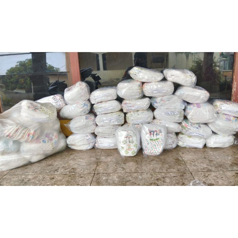 Ukuran = S / M  / XL / XXL