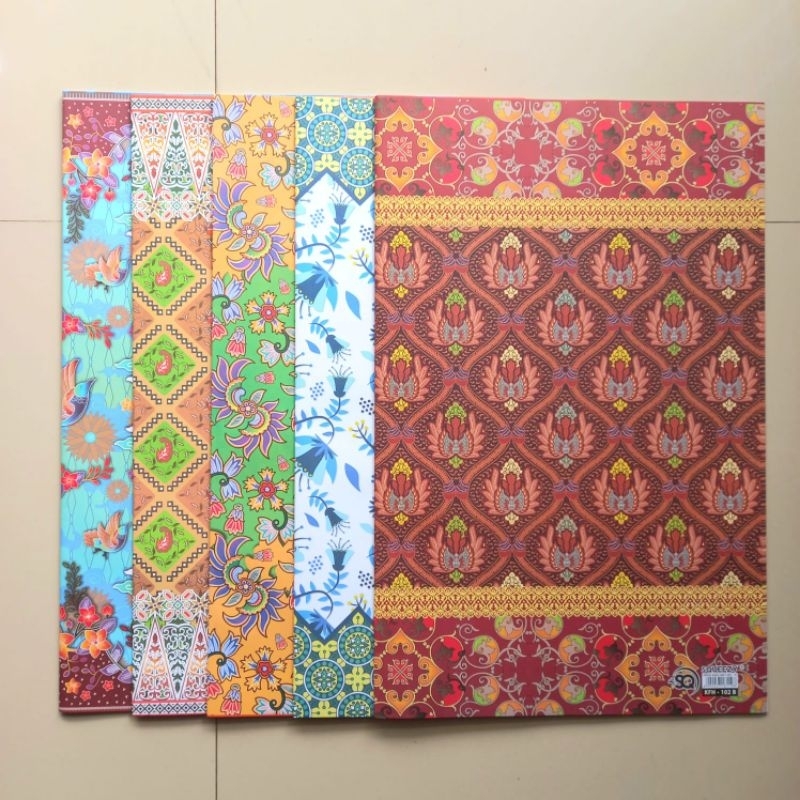 

Kertas Kado Pembungkus Kado Squeezy Batik ( Pak 50 Lbr ) [ Orinal ]