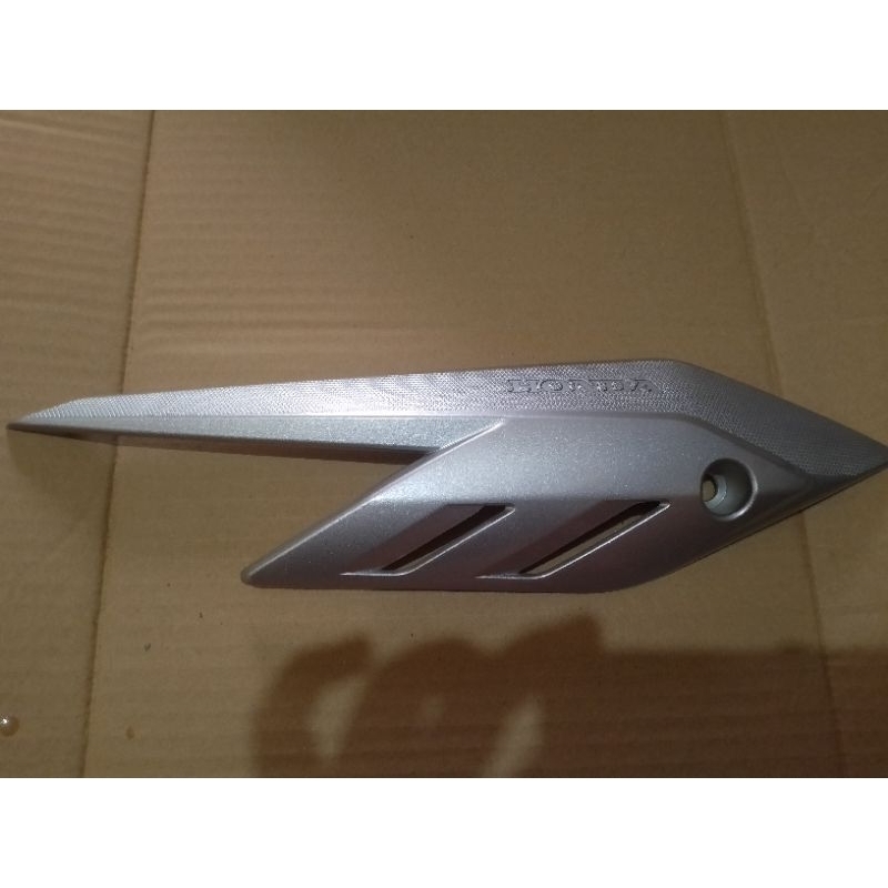 Aksesoris garnish cover tutup pelindung knalpot beat ECO street 20017-2019 K81 original