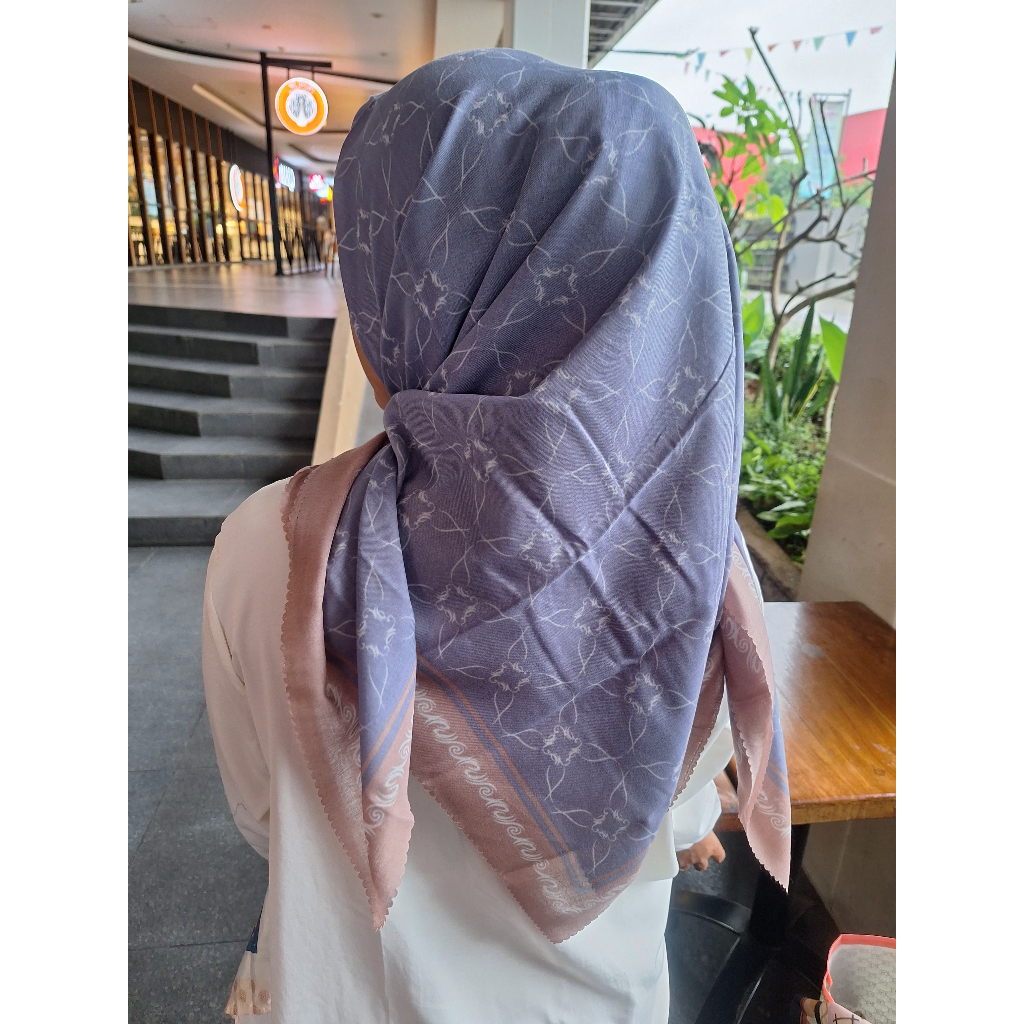 Jilbab Biru Muda Kerudung Motif Hijab Segi Empat URWAH AL BARIGI