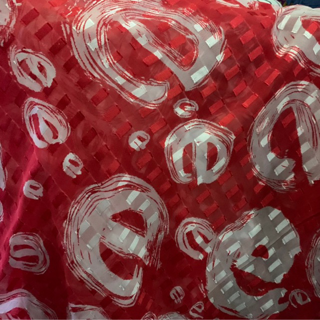 kain sifon motif uragiri - kain sifon antik motif - kain sifon uragiri motif warna dasar merah