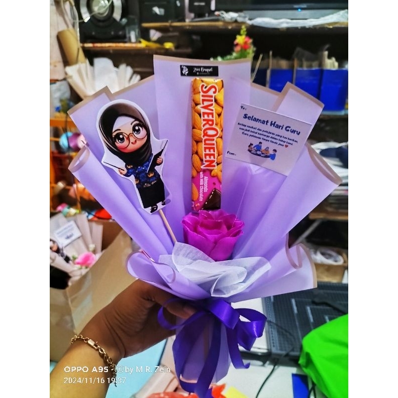 

BUKET SILVERQUEEN/HADIAH WISUDA/HADIAH HARI GURU/VALENTINE