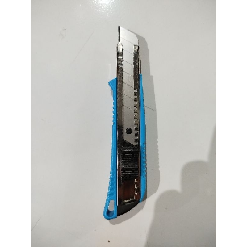 

Cutter Pemotong Tajam dan Isi Cutter / BERENT