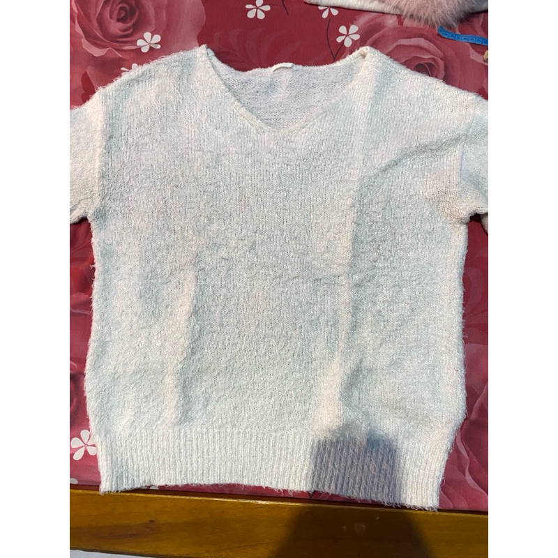 [PRELOVED] SWEATER RAJUT BULU BW / PUTIH