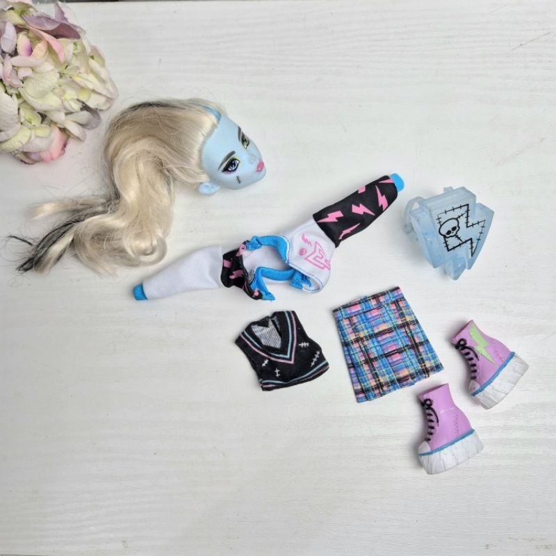 Boneka Monster High / MH Frankie Stein Original set