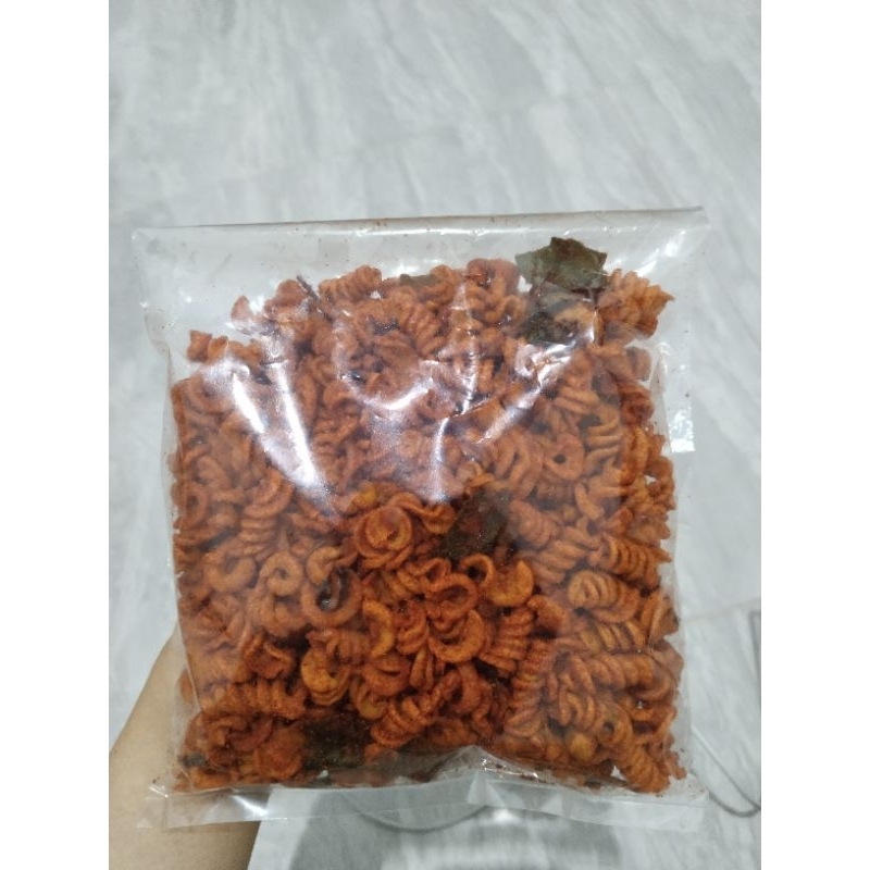 

250gr MAKARONI ULIR PEDAS DAUN JERUK-Gurih Pedas Wangi