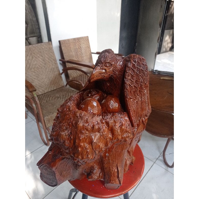 Patung burung rajawali asli kayu jati
