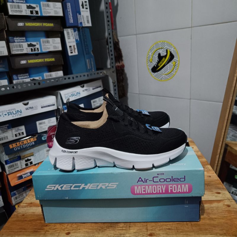 Skechers Slip On Flex Comfort - Grind Time Black / White Women's