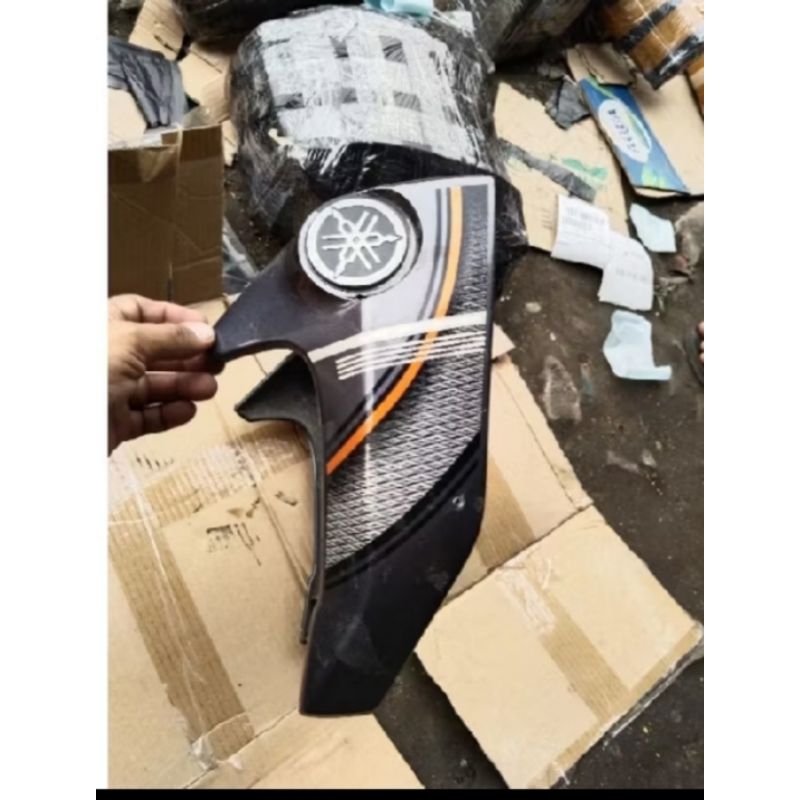 sayap tangki bawah kanan kiri Yamaha Byson karbu original second cabutan