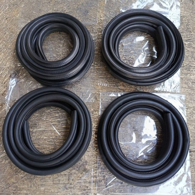 KARET PEREDAM PINTU MOBIL TOYOTA RUSH