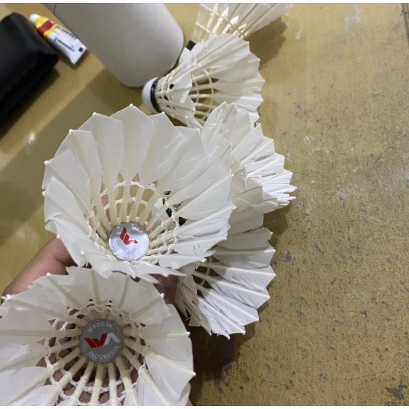 Shuttlecock premium bekas 85-95%