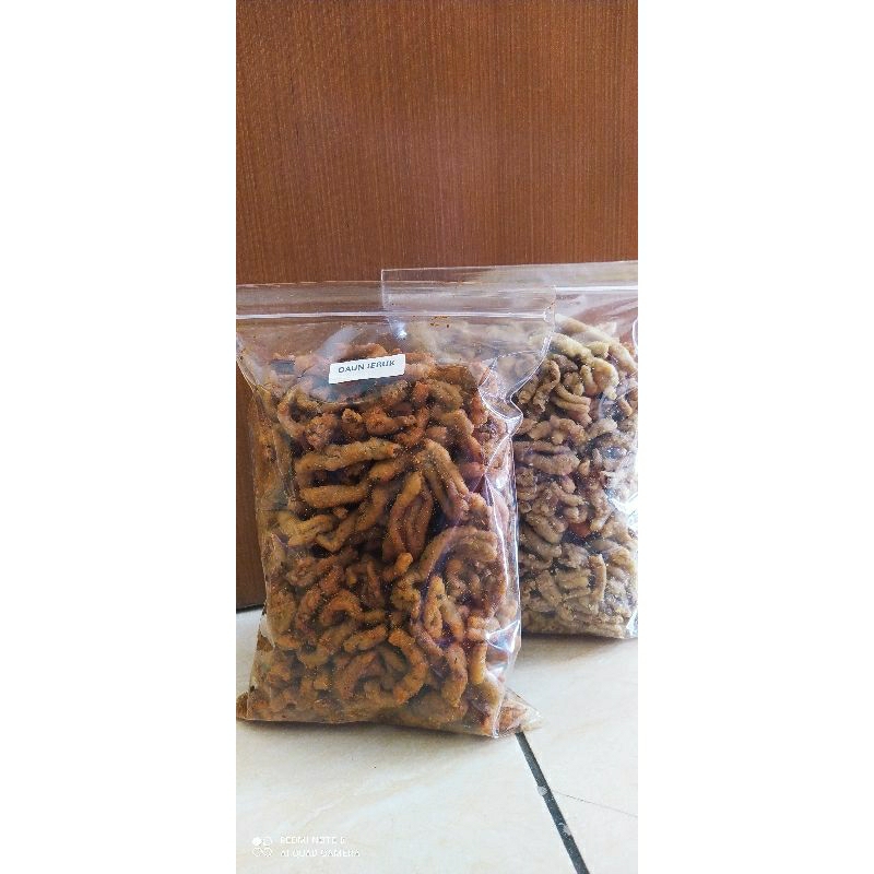 

Usus crispy Pedas Daun Jeruk /Ori Daun Jeruk 500g