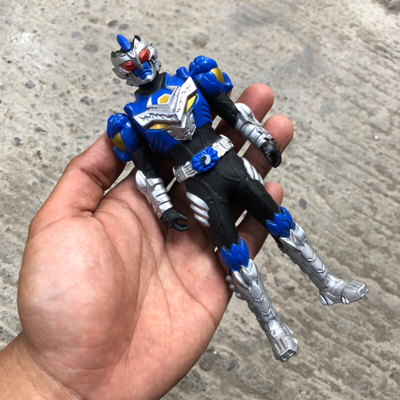 action figure armor hero original auldey