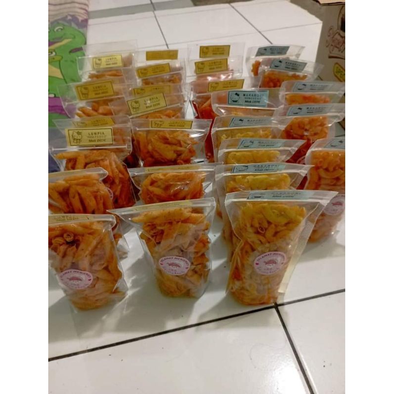 

lumpia rol,ada rasa keju,rasa balado.rasa asin.rasa pedas.isinya 200grm