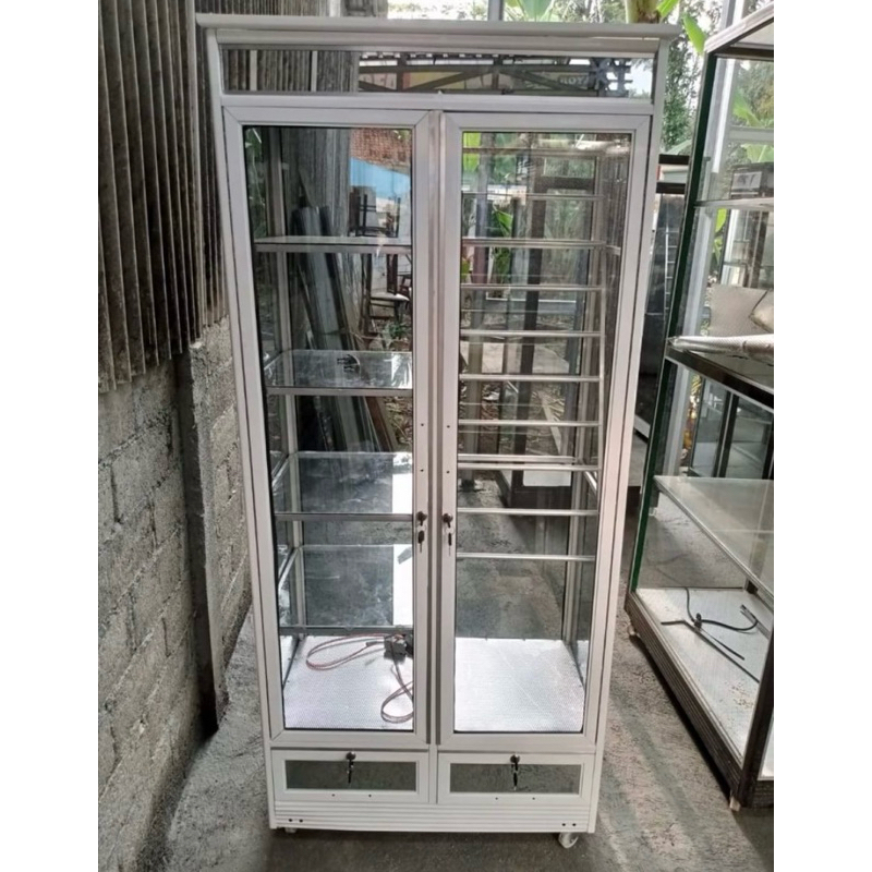 Lemari Display Kaca