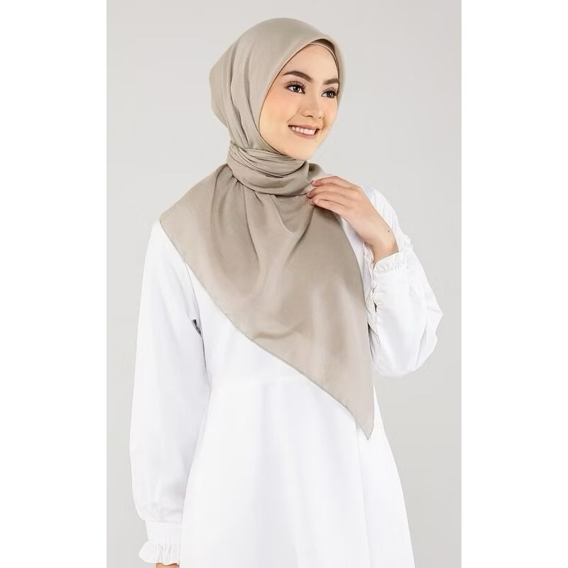hijab bella square anti letoy warna latte murah,hijab segiempat,hijab bestseller, hijab katun poly ,