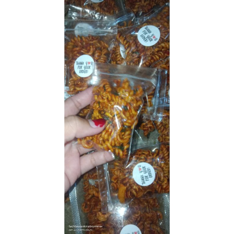 

makaroni spiral extra pedas daun jeruk
