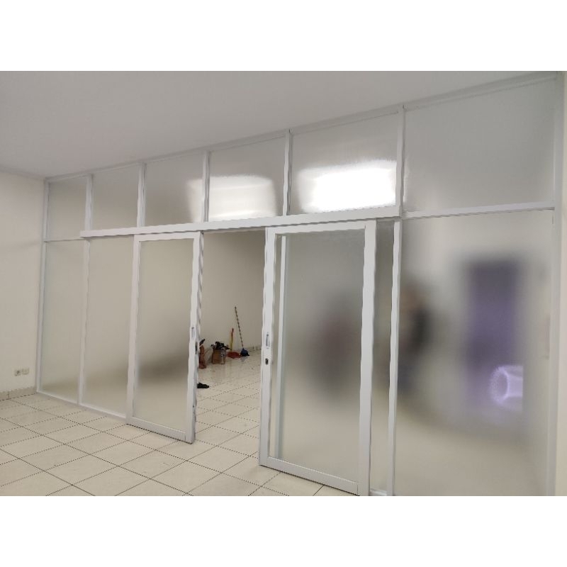 Partisi aluminium pintu double dan kaca es/buram