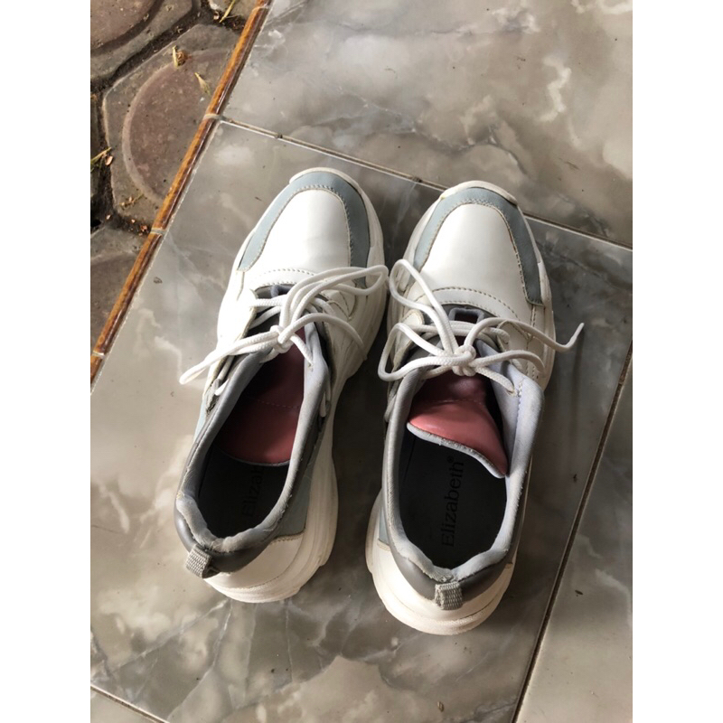Sepatu elizabeth