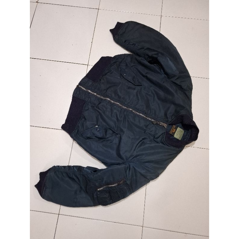 Jaket bomber Alpha Industries size L kondisi cakep