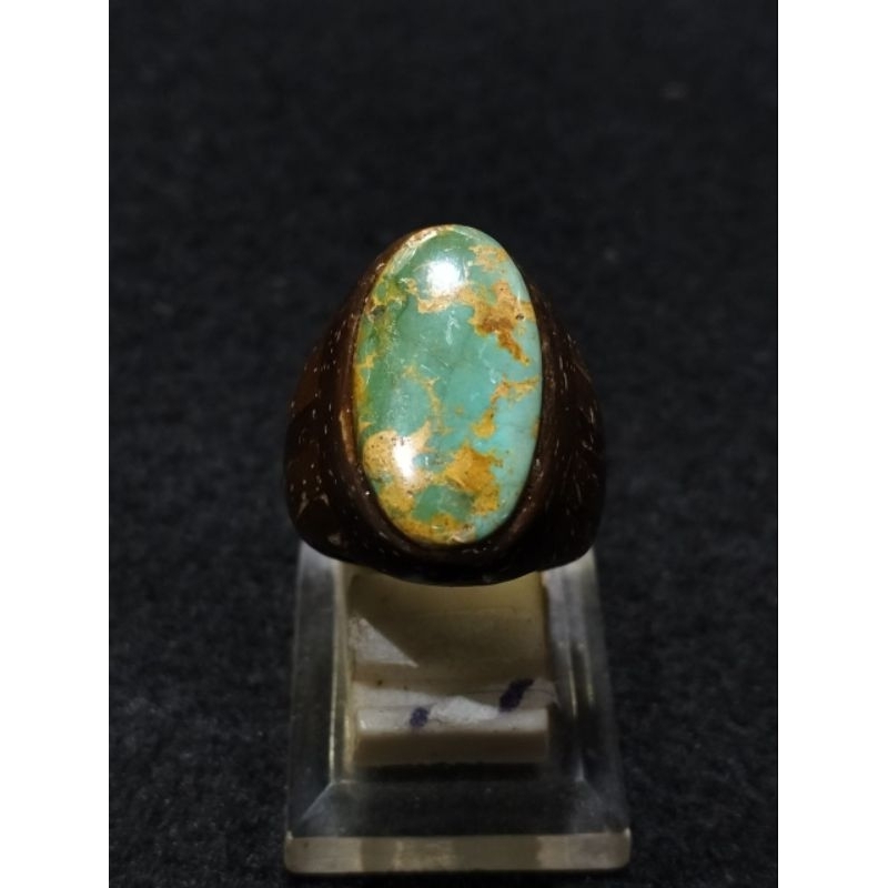 Batu pirus serat emas