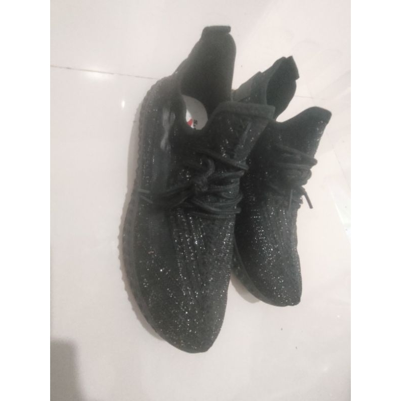 sepatu black 40 hego's