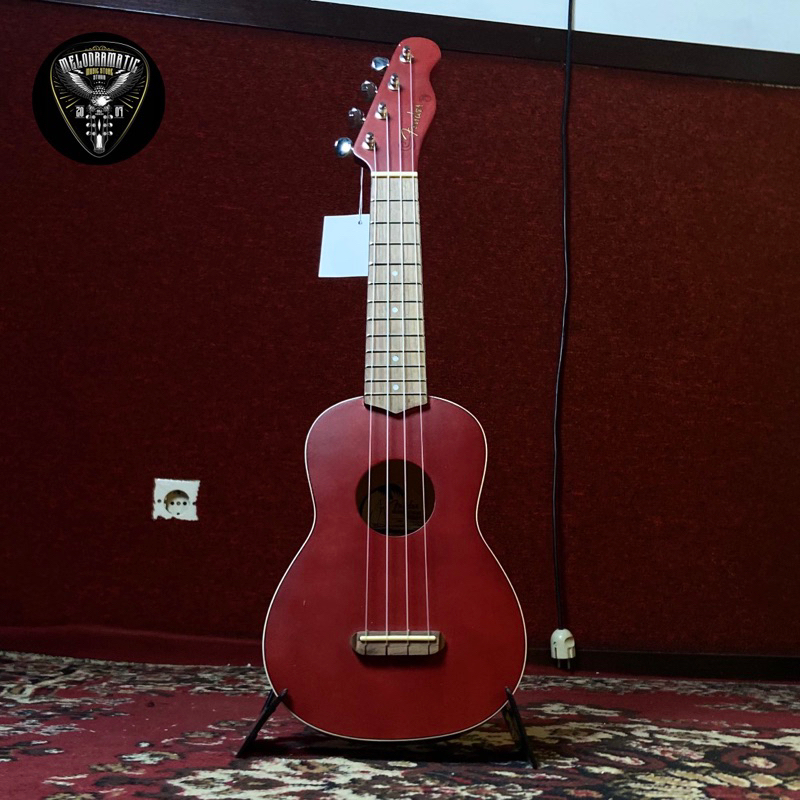 UKULELE FENDER VIENICE SOPRANO WALNUT CHERRY