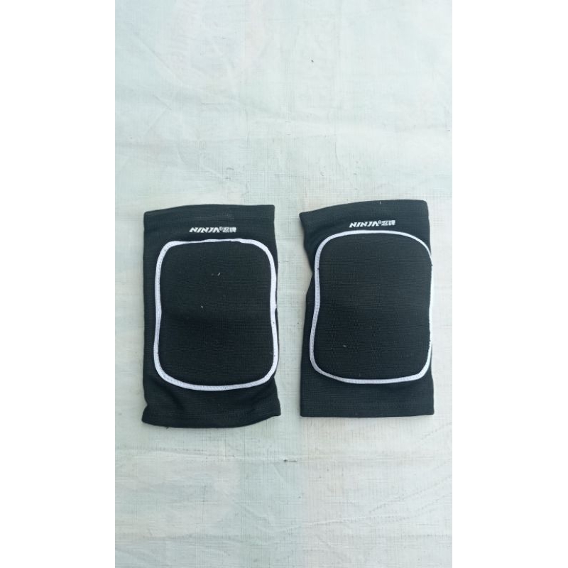 Kneeped merk ninja / pelindung lutut kiper futsal / pemain volly