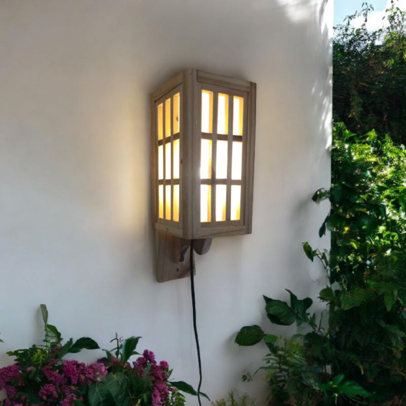 Lampu Dinding Outdoor Minimalis Kayu Unik – Dekorasi Taman & Teras Estetik