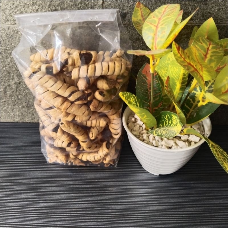 

pisang sale lilit kering di luar renyah di dalam empuk 500grm