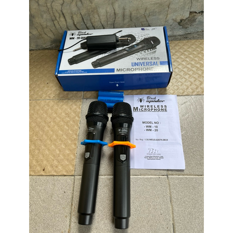 Mic Wireless Black Spider WM20 WM-20 WM 20 Charge UHF 2 Mic Genggam Handheld Bisa isi Ulang Baterai 