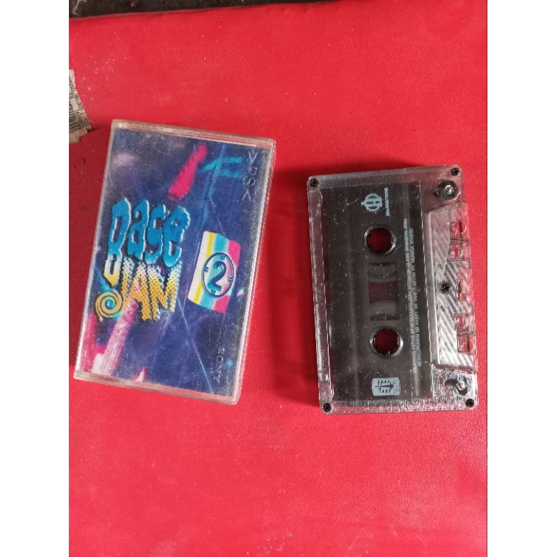 Kaset pita Base jam 2 nyala