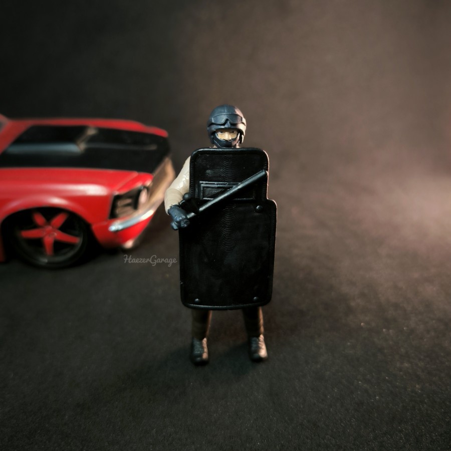 HG Figure Polisi Bawa Tameng Skala 1/24 Diorama Police Pos Militer-Z3D