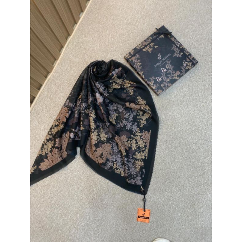 Scarf Rangea series by Jingga