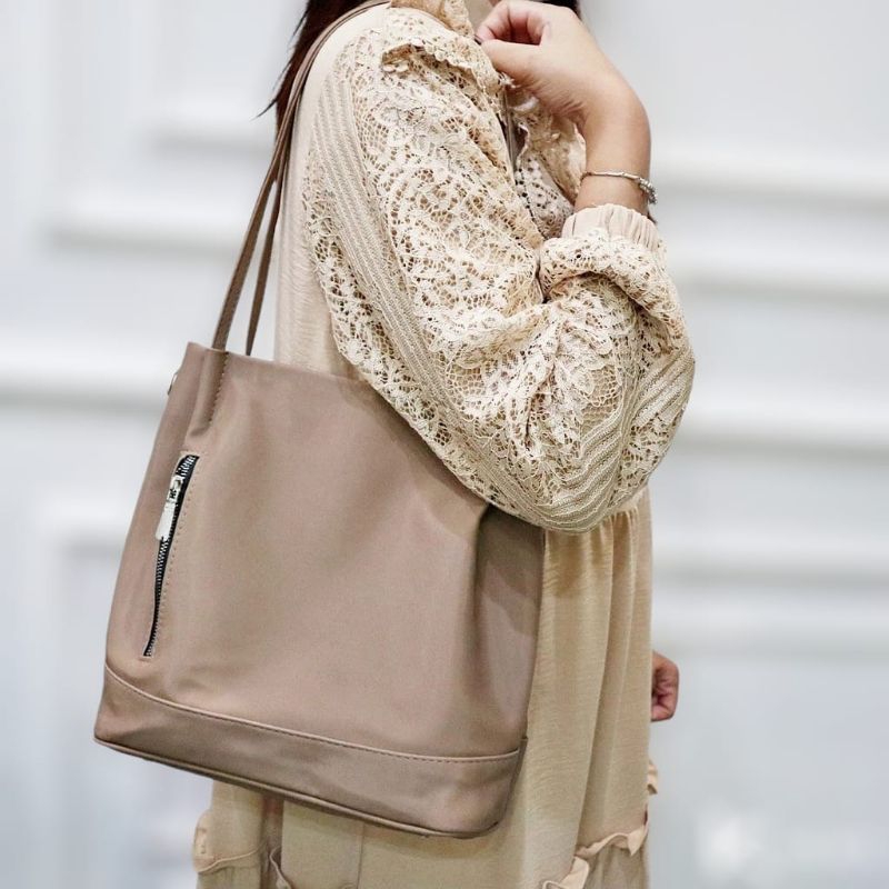 TAS TOTEBAG WANITA KULIAH KANTOR KEKINIAN- TAS SELEMPANG WANITA KULIAH ANTI AIR- TAS SELEMPANG WANIT