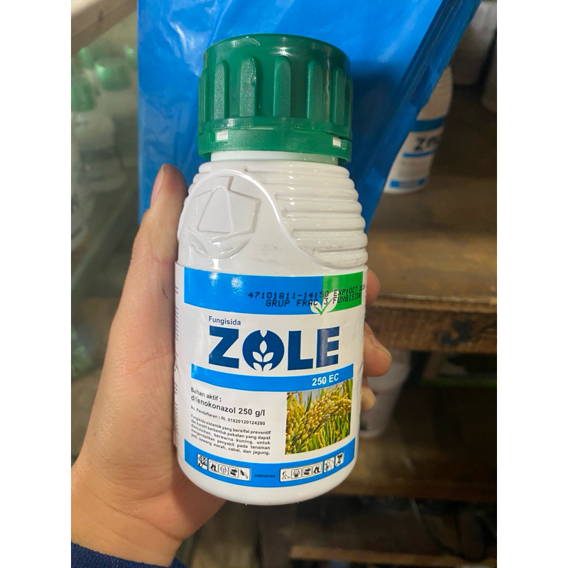 Fungisida zole 250EC isi 250ml