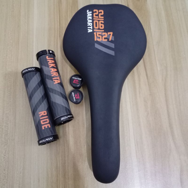 Sadel dan handgrip sepeda lipat copotan element
